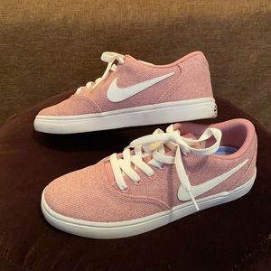 Nike rose colored canvas SB Solarsof sneakers 8.5